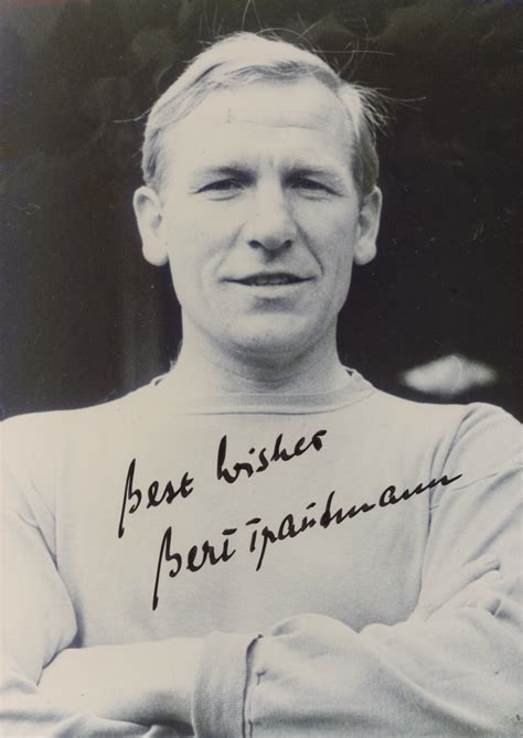 BERT TRAUTMANN MANCHESTER CITY SIGNED FOOTBALL PHOTOGRAPH