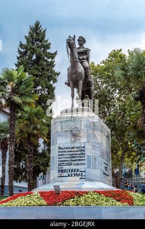 Bursa Türkei 14 August 2019 Bronzestatue von Mustafa Kemal Atatürk