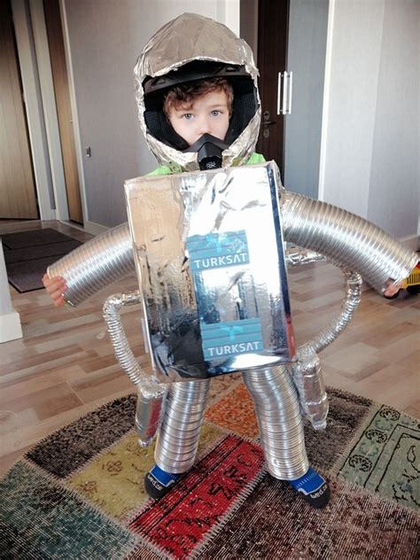 astronot kostümü Robot costumes Robot halloween costume Homemade