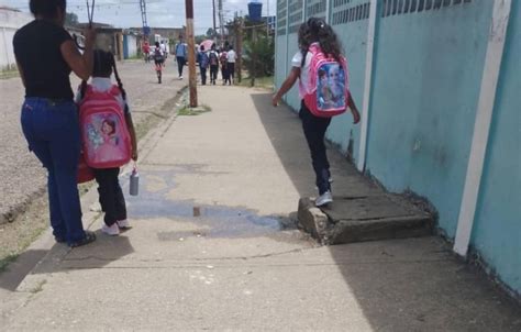 Seguimiento Colapso De Aguas Servidas Sigue Perjudicando A Los Alumnos