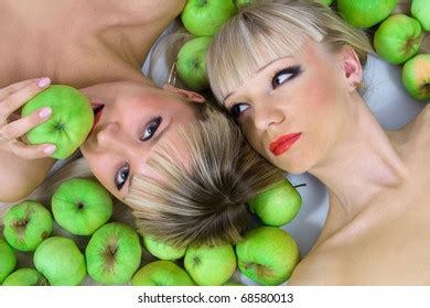 2 imágenes fotos de stock objetos en 3D y vectores sobre Sexy lesbian discord Shutterstock