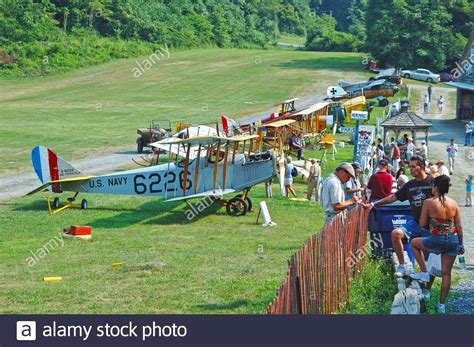 Old Airplanes Hi Res Stock Photography And Images Alamy