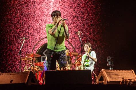 Red Hot Chili Peppers Supera Expectativas Em Porto Alegre
