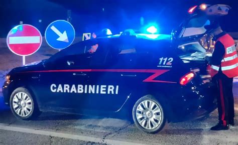 Sbanda Con L Auto E Danneggia 5 Vetture In Sosta Denunciato 34enne