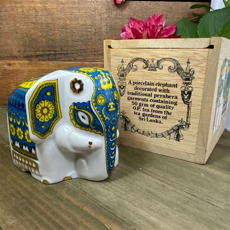 Mlesna Tea Elephant And Box Lanka Porcelain Collectible Home Decor