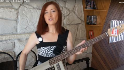 Pogledajte kako legendarni "Komodor 64" postaje bas-gitara