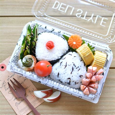 100均使い捨て容器でおにぎり弁当♪ Handmade Cafe