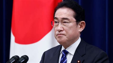 Breaking News Japans Pm Fumio Kishida Survives Attempt On His Life