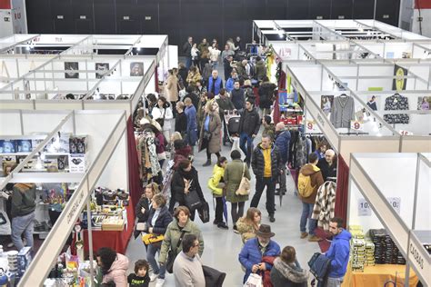 Los Oscenses Abarrotan La Feria De Stocks Para Aprovechar Descuentos De