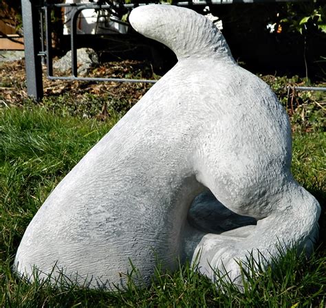 Betonfigur halber Hund buddelnd grabend Hundefigur groß Gartenfigur