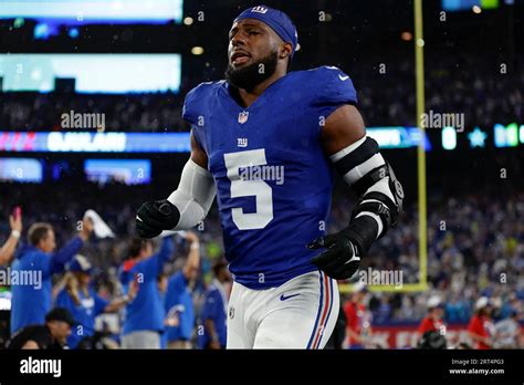 New York Giants Kayvon Thibodeaux Arrives On The Field Before An Nfl