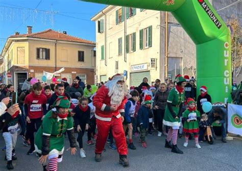 In Pi Di Di Corsa Per Le Vie Di Nerviano Verso Il Natale Con La