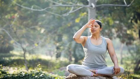 आंखों की रौशनी बढ़ाने के लिए करें ये योगासन Do These Yoga Asanas To Improve Eyesight आंखों