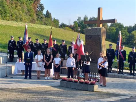 Uroczysto Patriotyczna Przy Pomniku Niemieckiego Nazizmu W