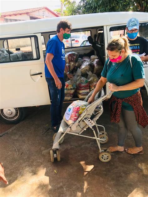 Prefeitura De Trindade Entrega Cestas De Alimentos A Moradores No Setor