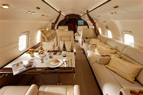 Bombardier Challenger 604 Ariston Aviation