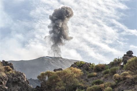 Attivit Del Vulcano Di Stromboli Isola Di Stromboli Fotografia Stock