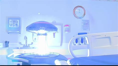 Robot Uses Ultraviolet Light To Disinfect Hospital Rooms