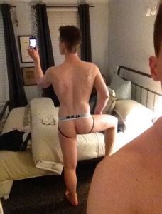 College Stud Azycolt Goes Fully Naked On Chat Mrgays