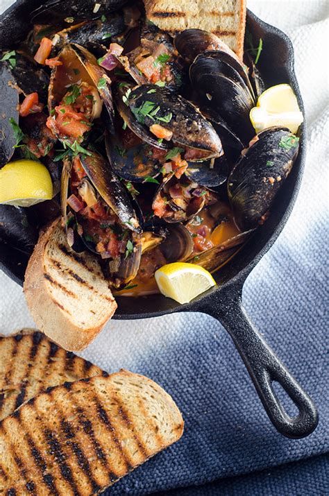 Cozze Pomodoro e Peperoncino (Chilli Tomato Mussels) | Chew Town Food Blog