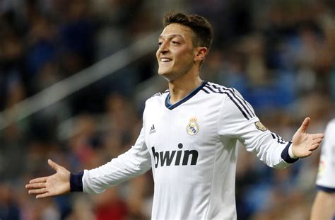 Arsenal Sign Mesut Özil From Real Madrid For £424m Pictures