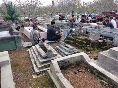 Tradisi Ziarah Kubur Jelang Ramadan Mediacenter