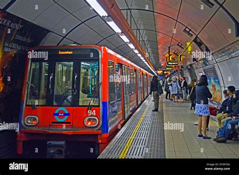 Bank Docklands Light Railway Dlr Station Platform Bank City Of