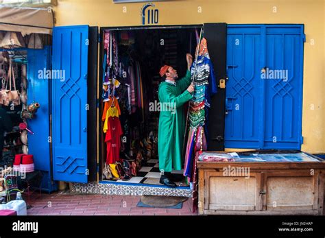 Maroc Un Fournisseur Marocain Dans Le Souk Le Marché De La Médina De