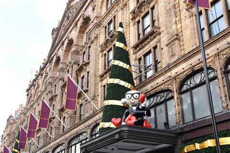 Harrods Christmas Window Displays Revealed - A&E Magazine