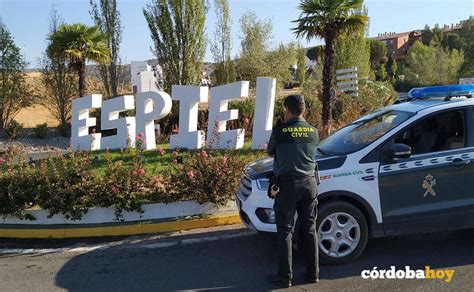 Muere un trabajador de 46 años al precipitarse en un polígono en Espiel