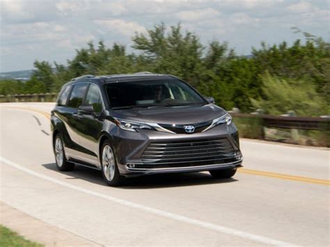 10 Minivans With the Most Cargo Space | Autobytel