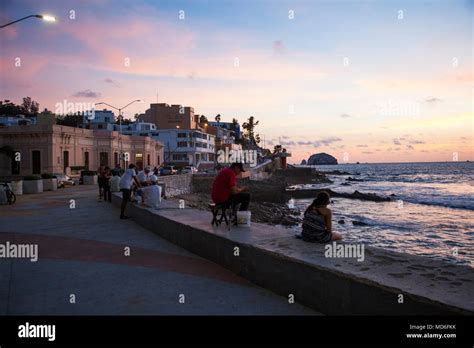 The malecón (boardwalk) Mazatlan, Mexico Stock Photo - Alamy