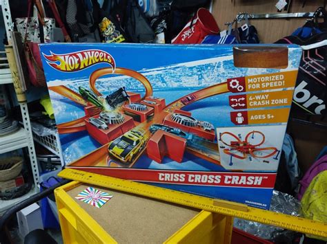 Hot Wheels Criss Cross Crash 2011 Action Track Set Hobbies Toys