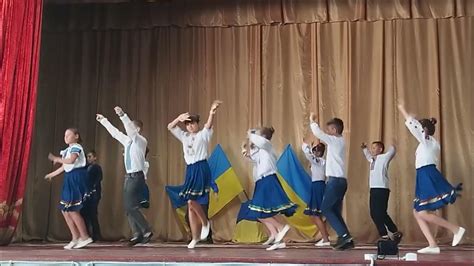 танець Українці - YouTube