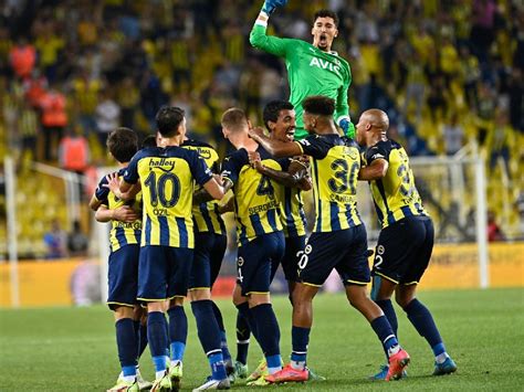 Fenerbah E Antalyaspor U Son Dakika Golleriyle Yendi S Zc