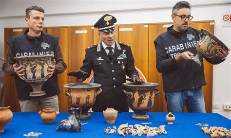 The Medici Conspiracy: The Illicit Journey Of Looted Antiquities From Italy's Tomb Raiders To The World's Greatest Museums 3