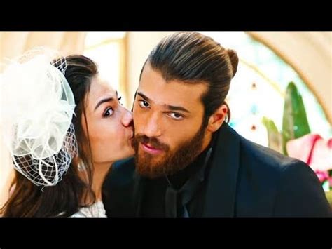 Can Yaman y Demet Özdemir cantaron karaoke juntos y se besaron