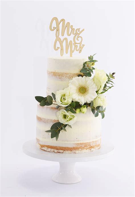 Kleine Naked Cake Met Verse Bloemen Yummie Sweet Cakes