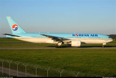 HL7752 Korean Air Lines Boeing 777 2B5ER Photo By Chris Jilli ID