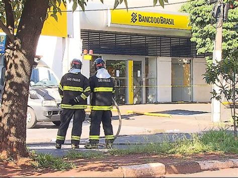 G1 Bando Abandona Explosivo Em Caixa Eletrônico De Agência Em