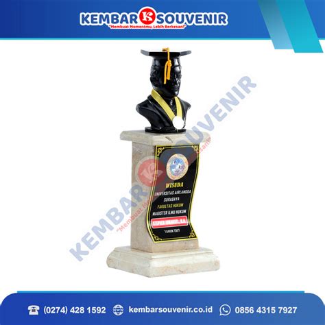 Souvenir Wisuda Unik Patung Wisuda Jual Plakat Penghargaan Akrilik