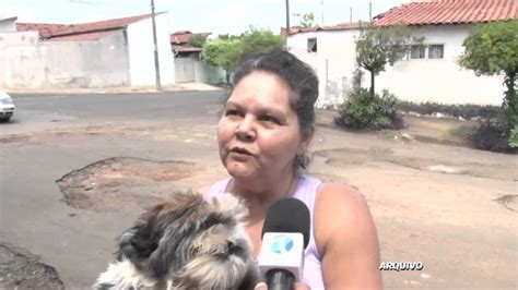 Moradores Do Jardim Das Palmeiras Reclamam De Mato E Buracos Youtube