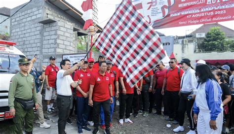 NUSABALI Warga Kerobokan Kaja Ikuti Jalan Santai Peringati HUT RI