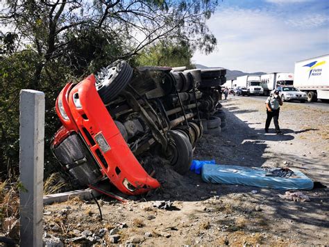 Trailero Resulta Gravemente Herido Tras Volcarse Su Unidad C Rculo