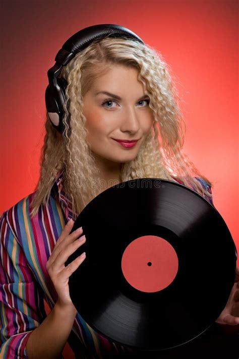 Photos De Fille Blonde Du Dj Dans Le Club Photos De Stock
