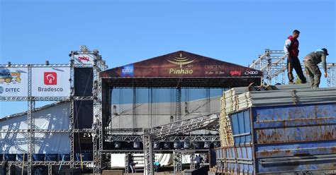 Parque De Exposições Conta Dinheiro - Montagens das estruturas do Parque de Exposição Conta Dinheiro estão a mil