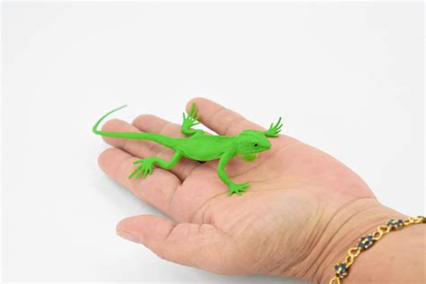 Iguana Lizard Rubber Reptile Toy Educational Realistic Figure