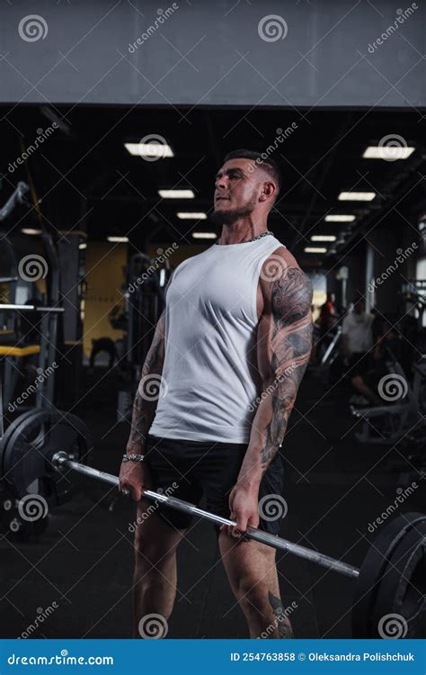 Treinos Musculares Enormes Na Academia Foto De Stock Imagem De