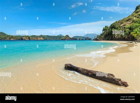 Lovely Mahoro Island Beach With Masare And Pahepa Islands Beyond