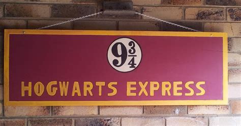 Keevy Konect: Hogwarts Express Sign